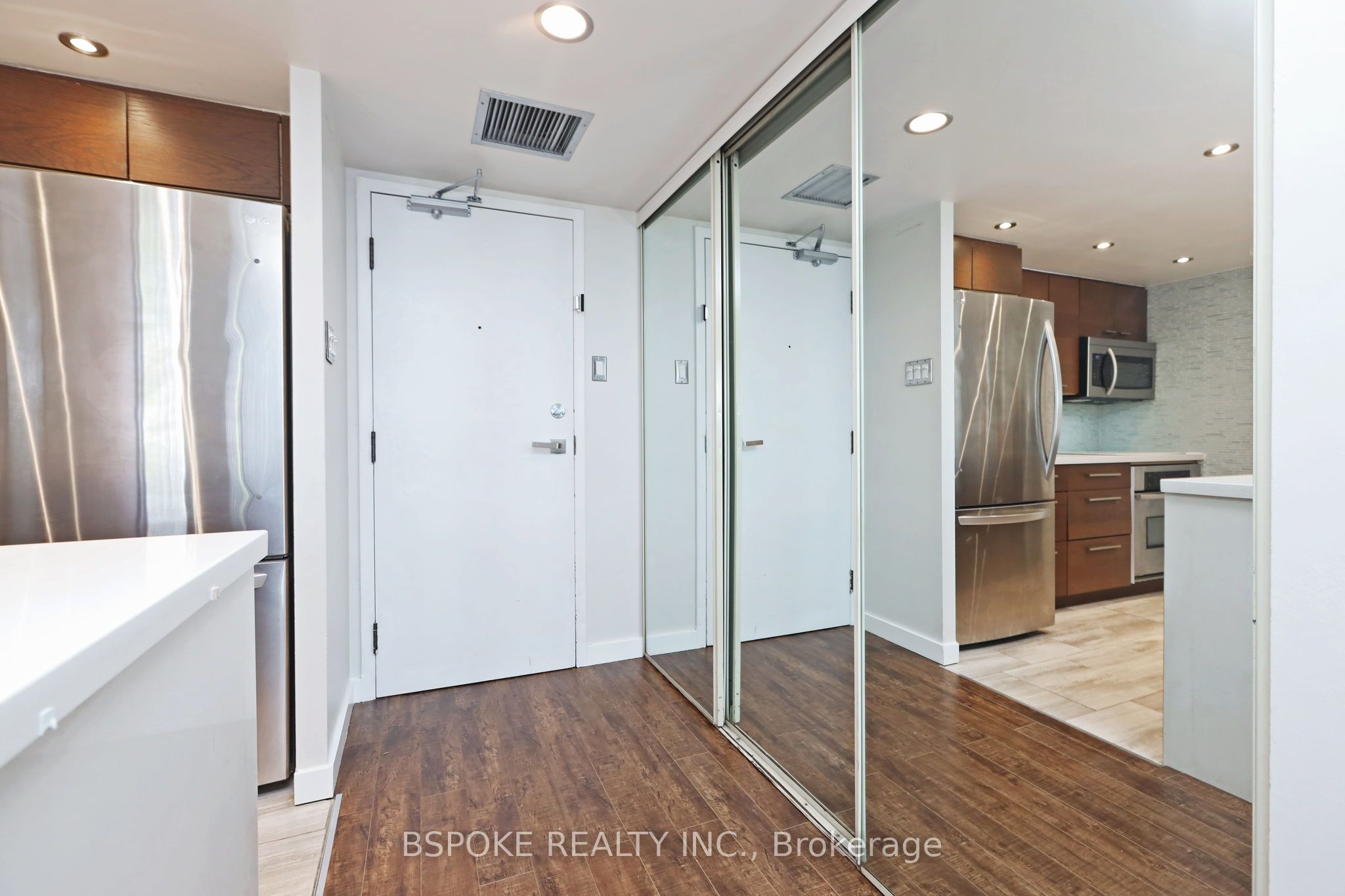 701 King Street W 307