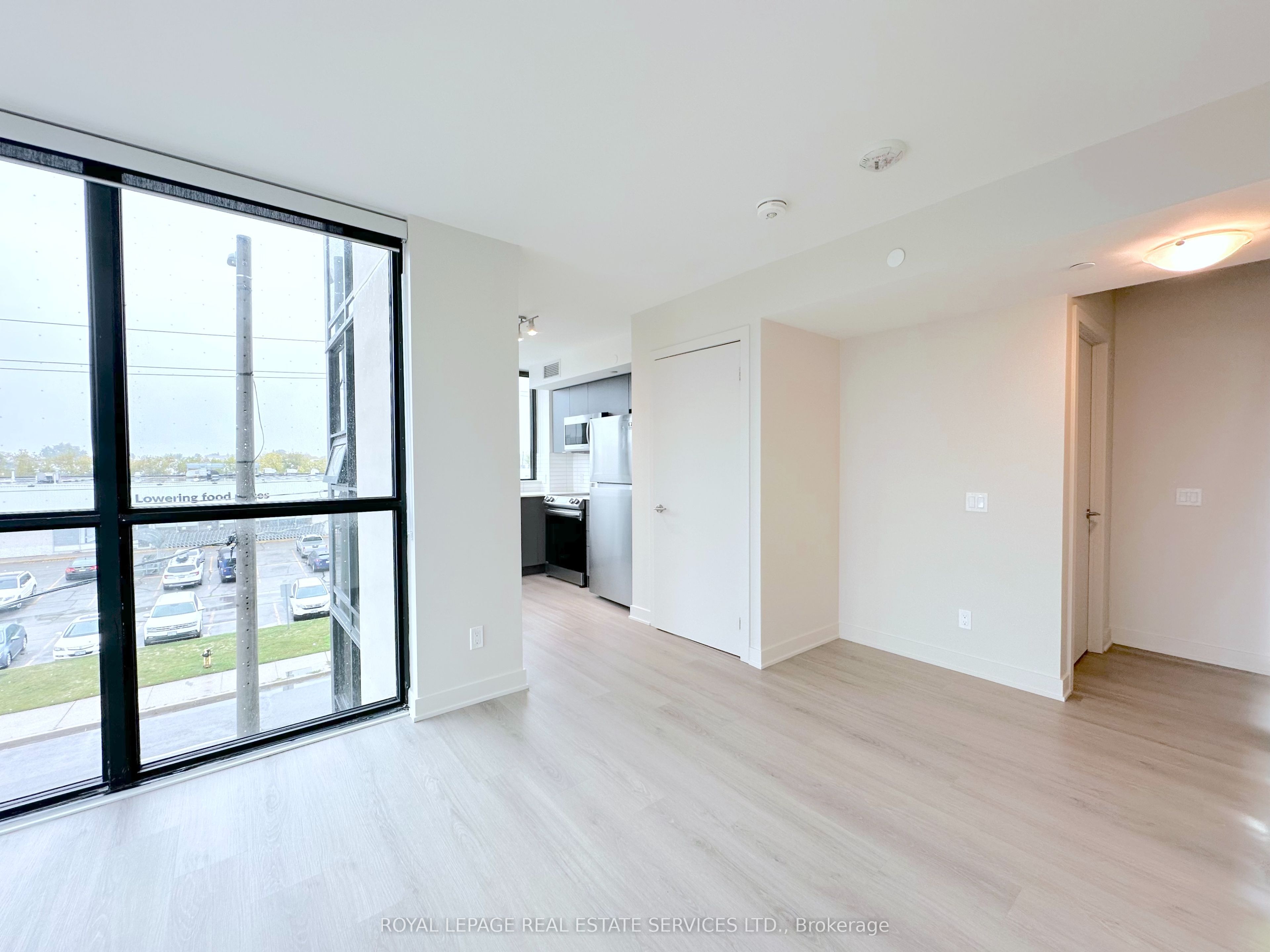 3385 Dundas Street W 308