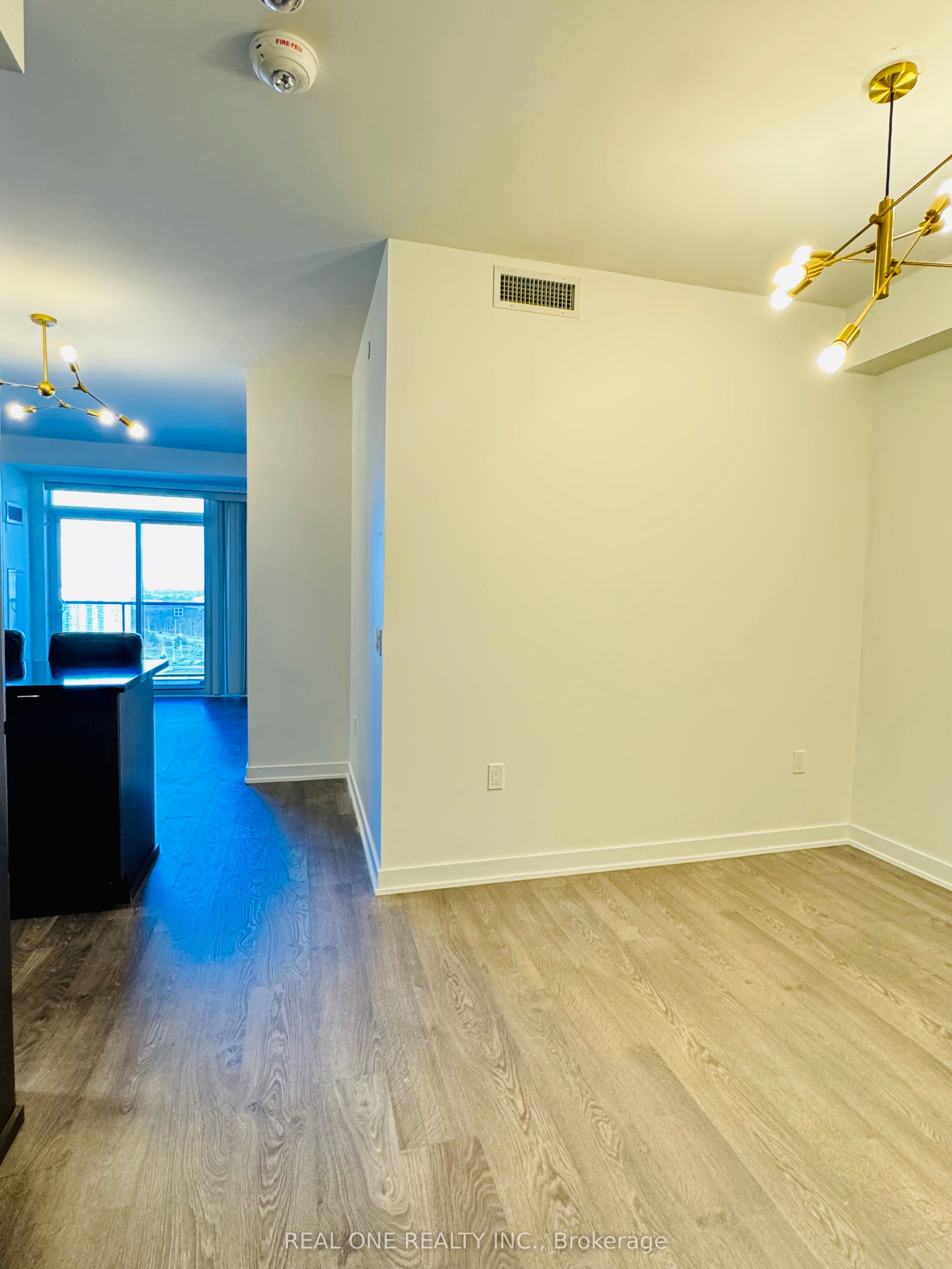 4699 Glen Erin Drive E 1801