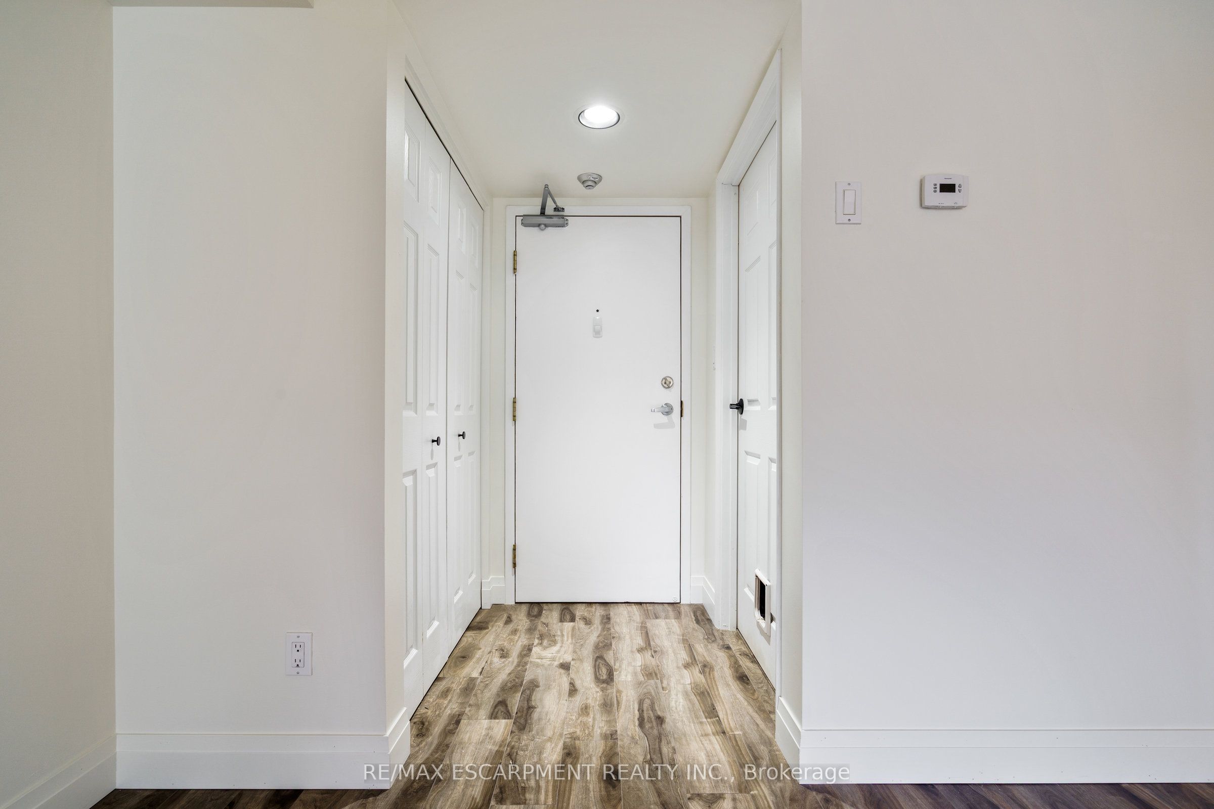 3499 UPPER MIDDLE Road 211
