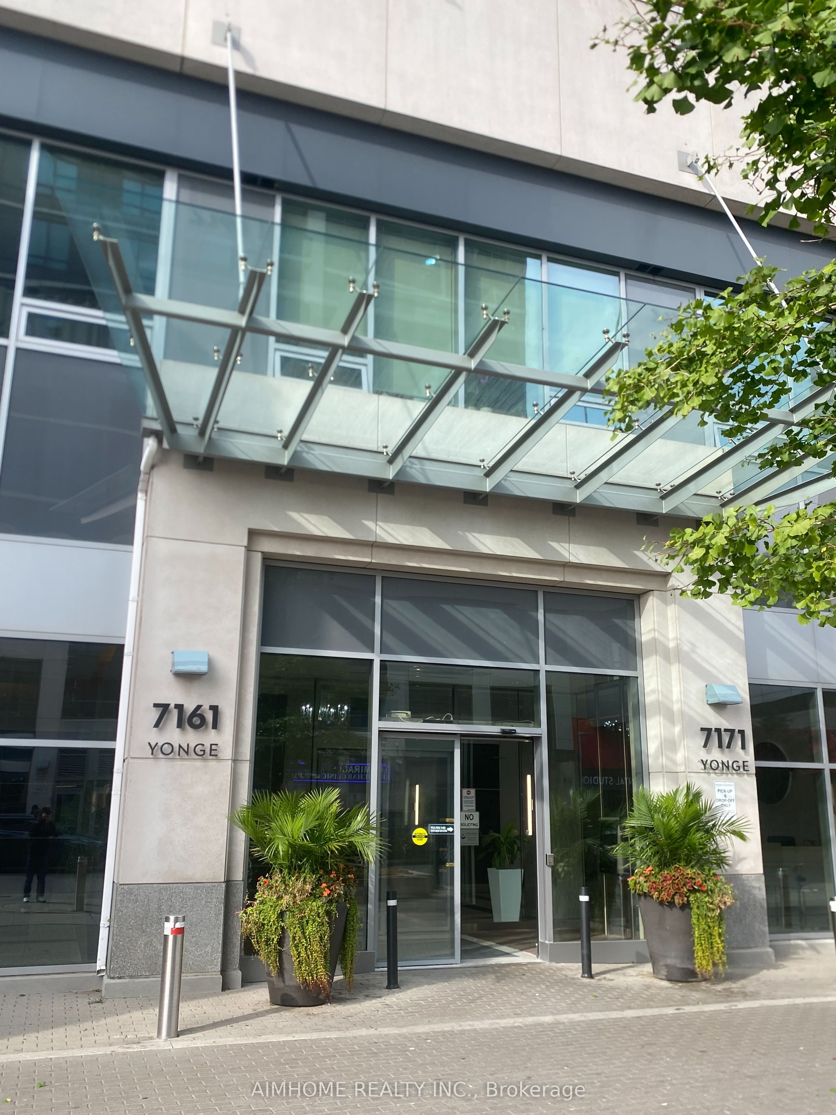 7171 Yonge Street E 1712