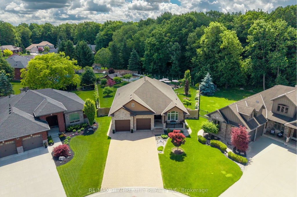 Photo of 51 Ashby Crescent, Strathroy-Caradoc, ON N7G 0C9 (MLS # X14104012)