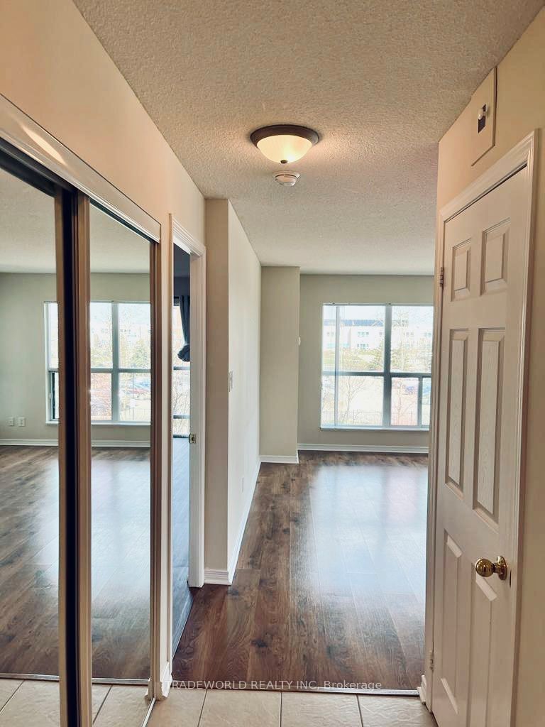 185 Oneida Crescent 206