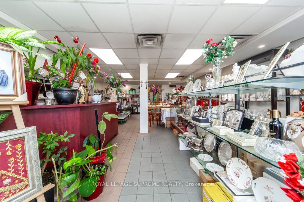 Photo of 529 Rogers Road, Toronto, ON M6M 1B4 (MLS # W12367262)