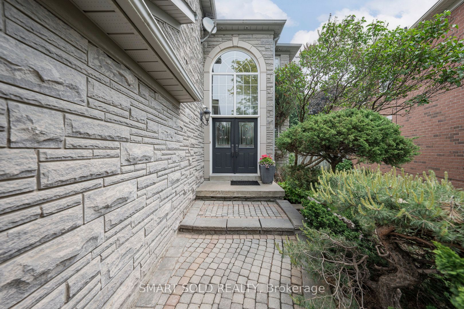 9 Alpine Crescent