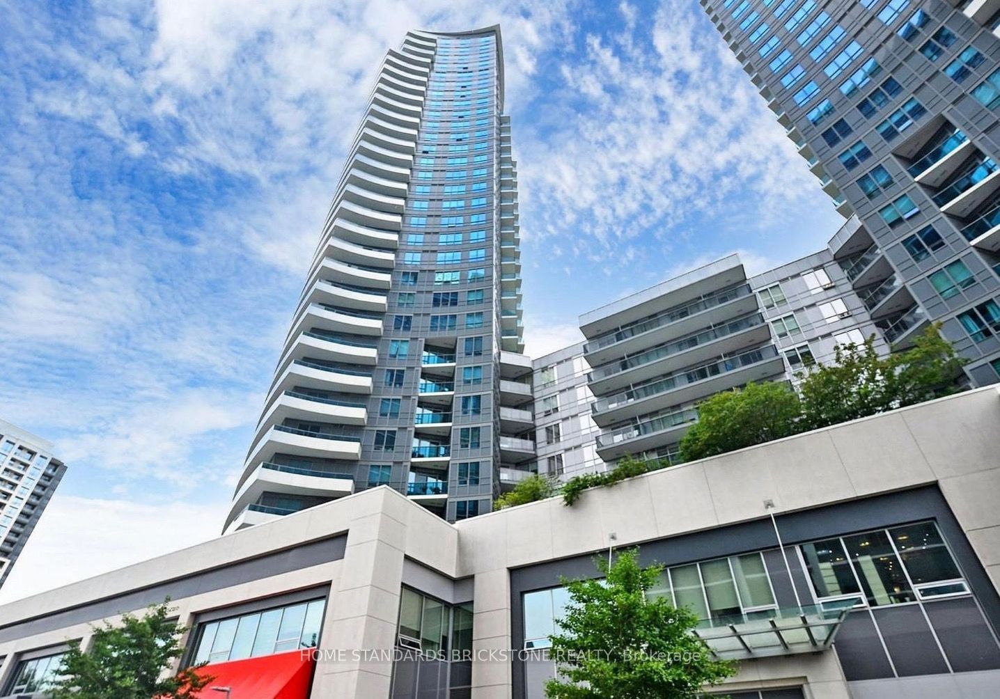 7161 Yonge Street 520