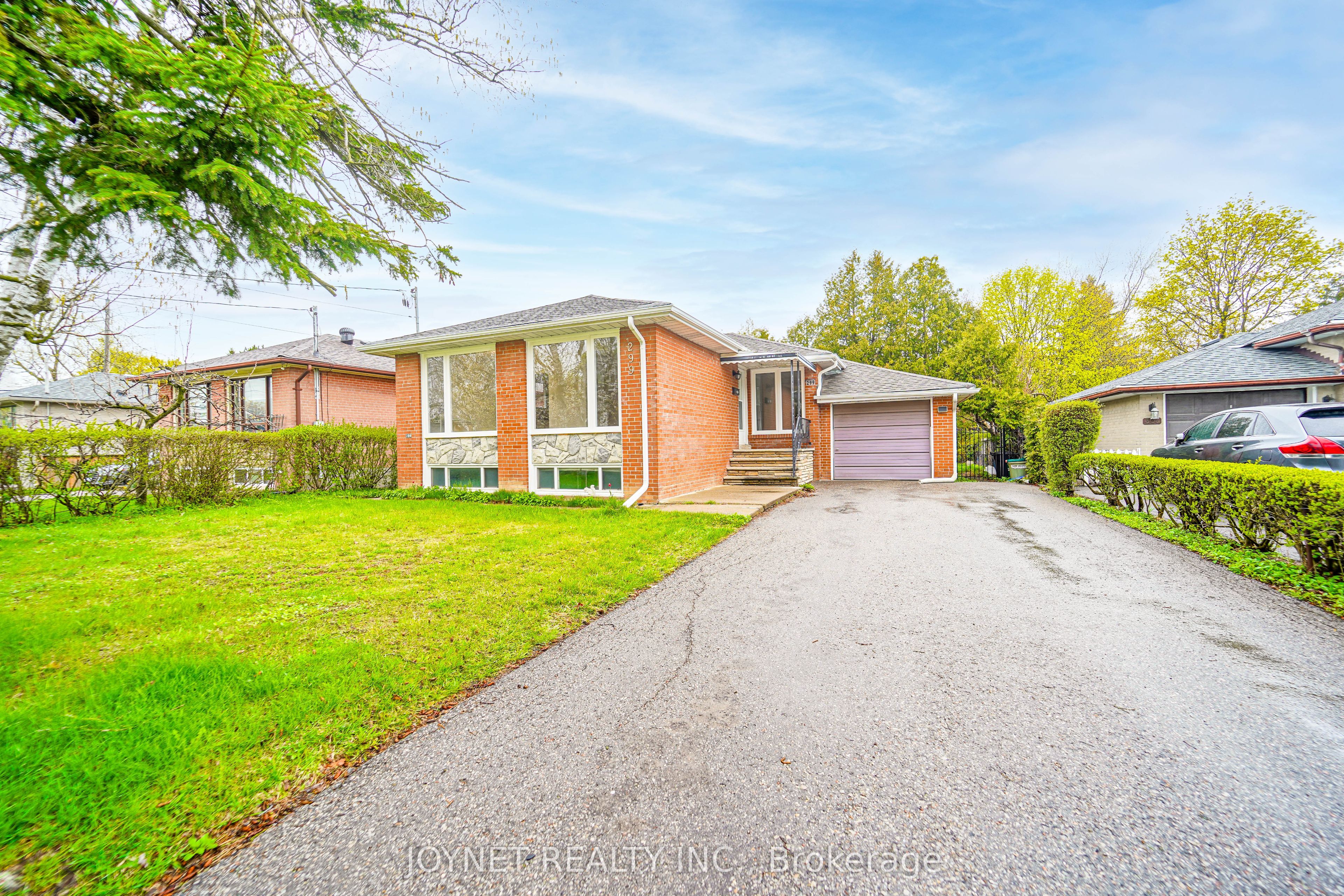 Photo 1 of 40 — 299 Palmer Avenue, Richmond Hill, ON L4C 1P4