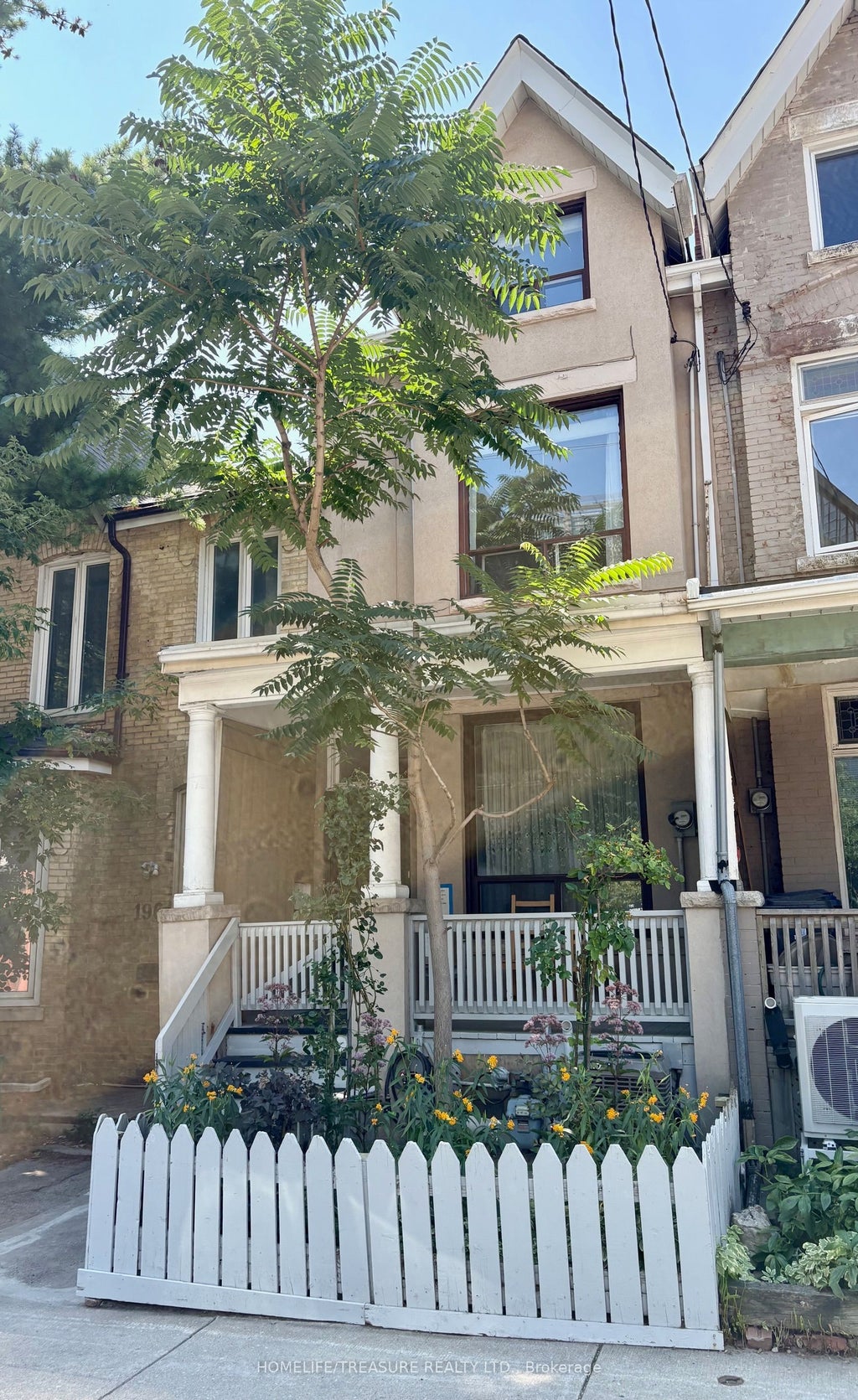 Photo of 198 McCaul Street, Toronto, ON M5T 1W5 (MLS # C13880322)