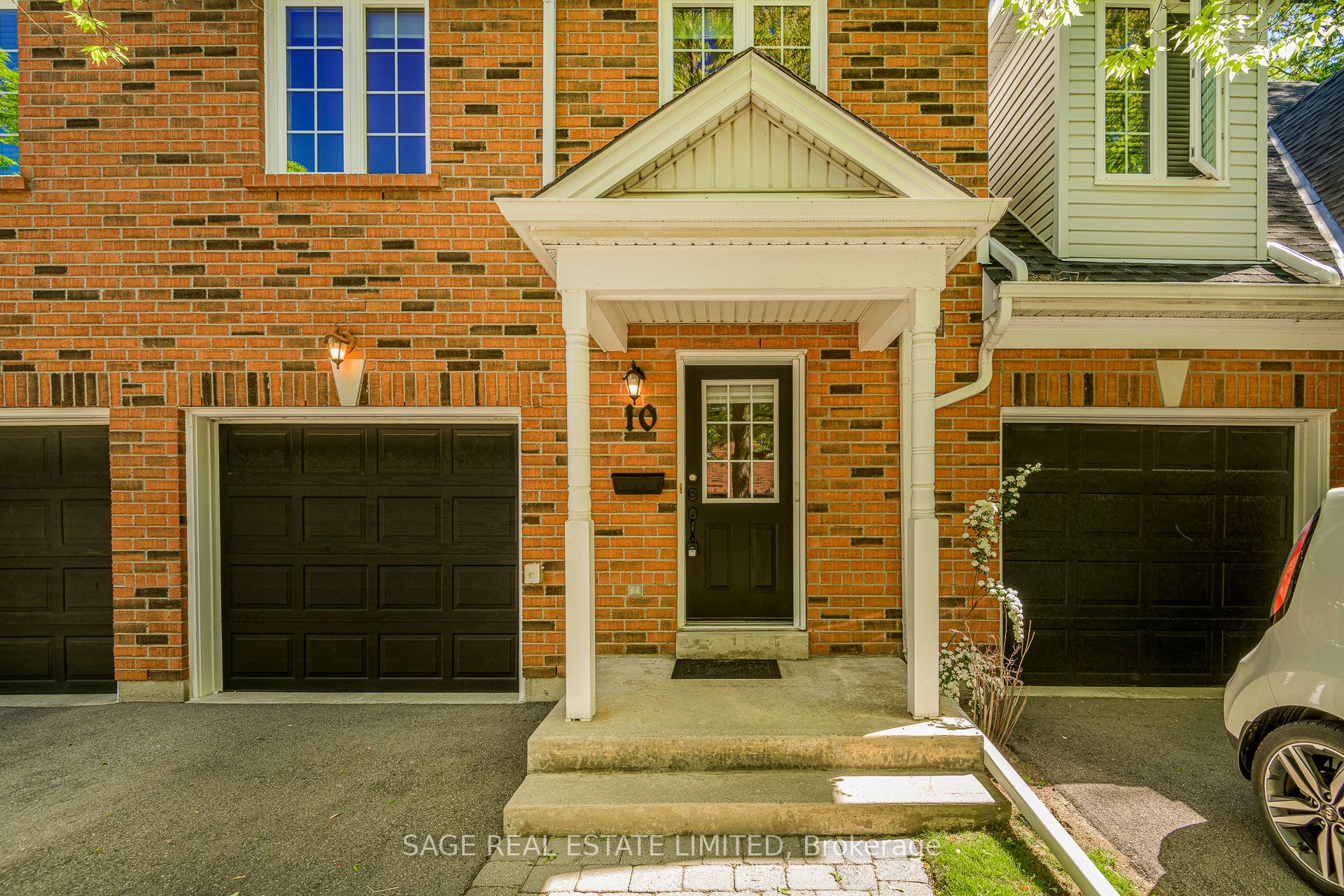 5427 Lakeshore Road 10