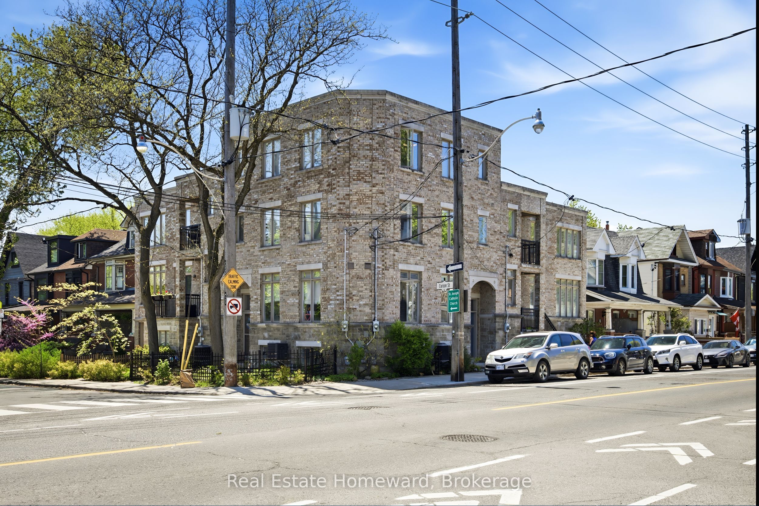 1467 Dundas Street E