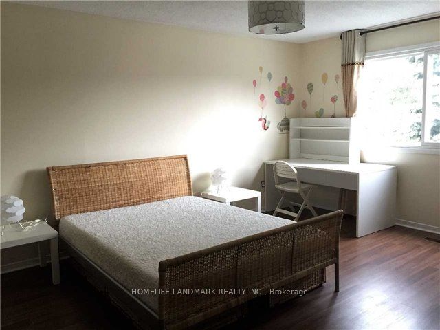 940 Hampstead Court main level