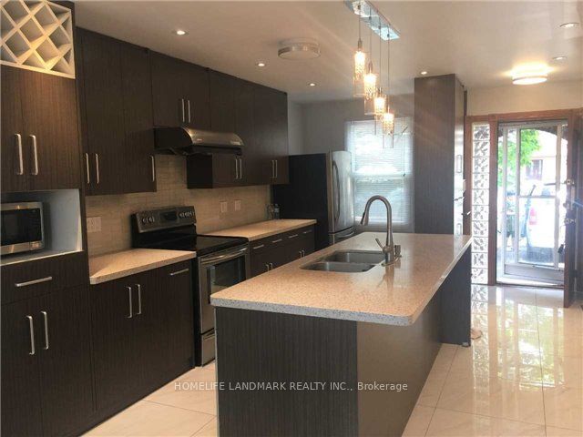 940 Hampstead Court main level