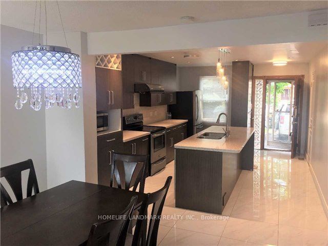 940 Hampstead Court main level