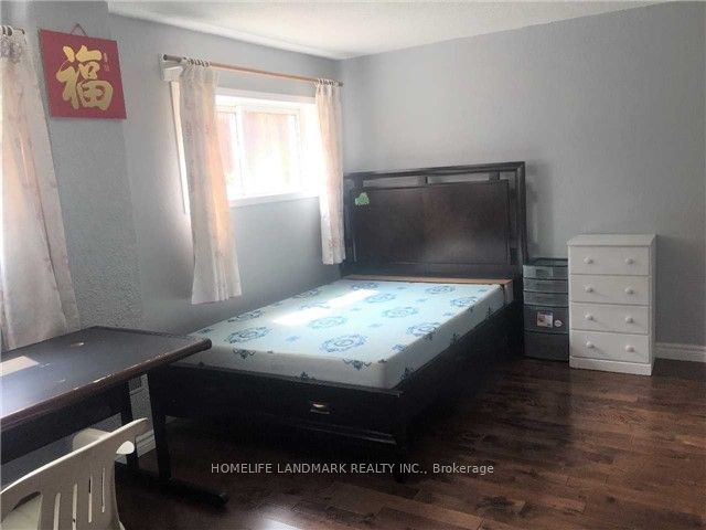 940 Hampstead Court main level