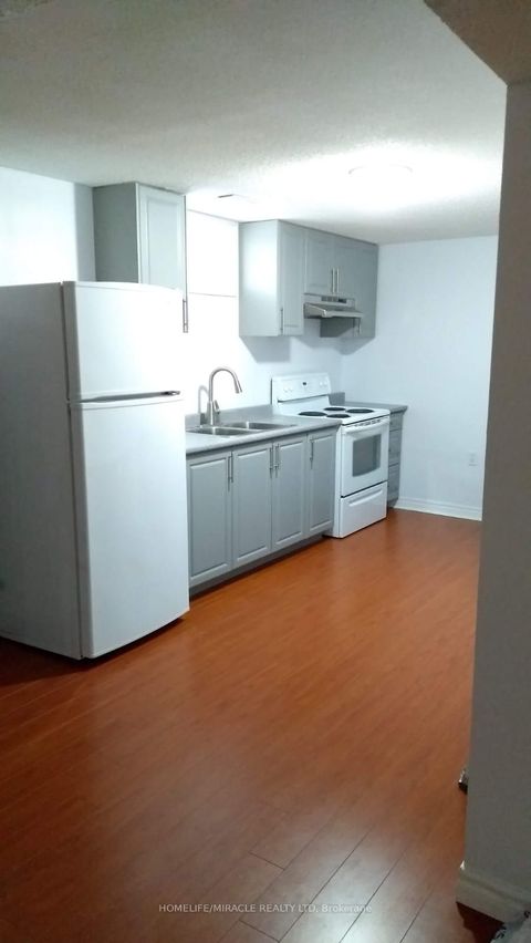 6472 Seaver Road Lower level Mississauga ON L5V 2H9