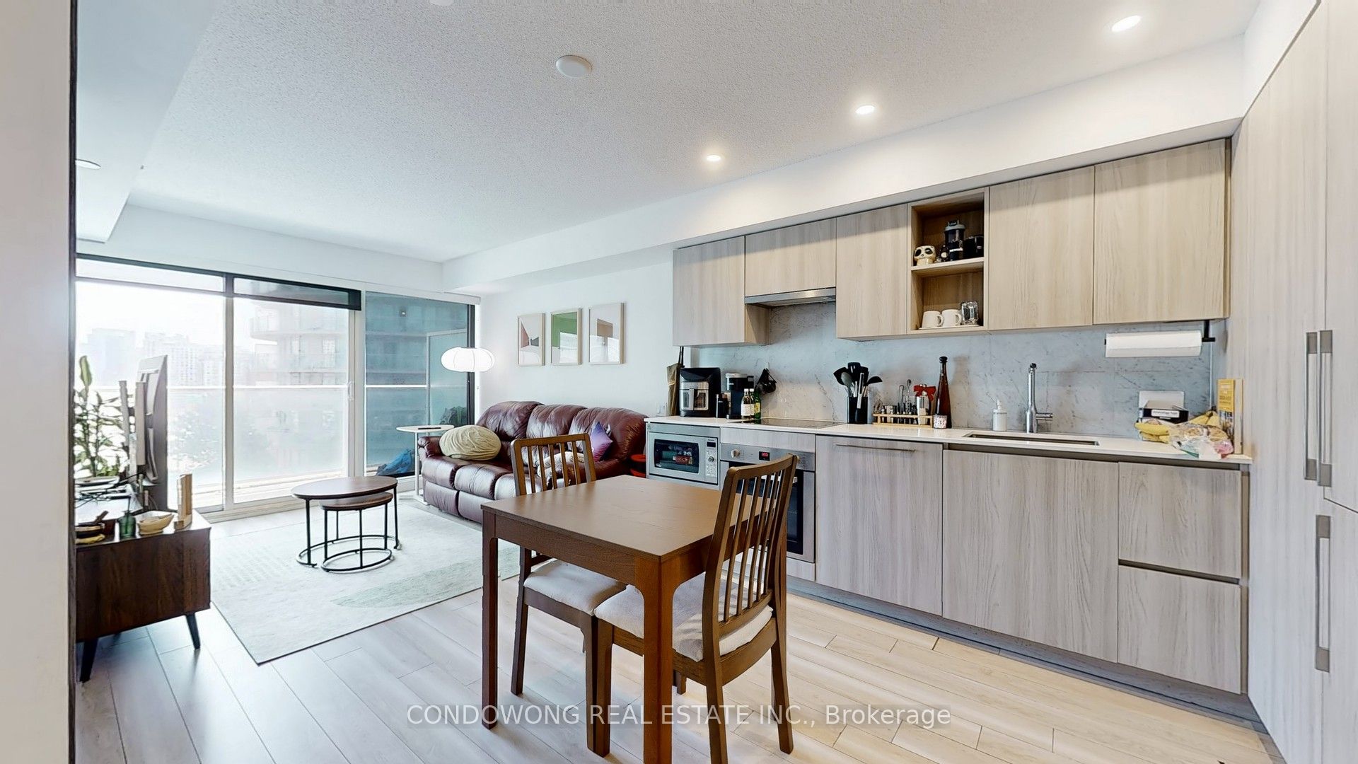 17 Bathurst Street 911