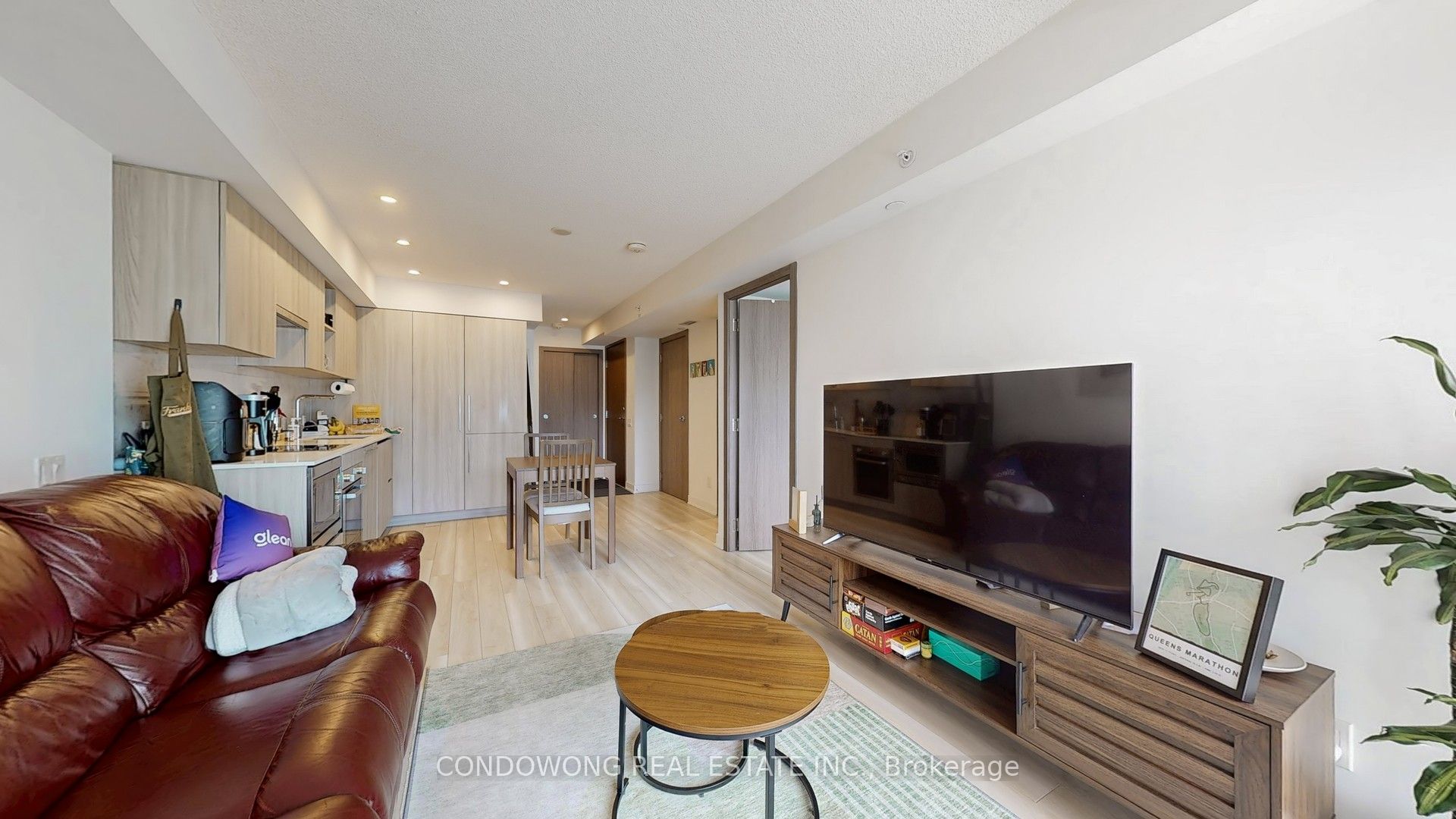 17 Bathurst Street 911