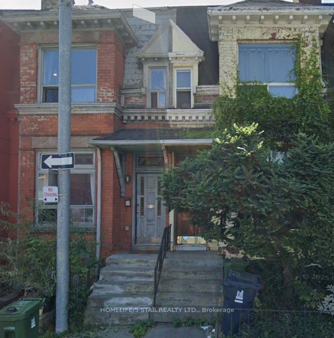 Photo 1 of 8 — 97 Wolseley Street Apt 1, Toronto, ON M5T 1A4