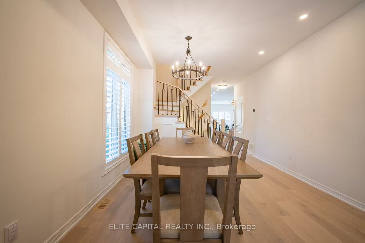 127 Goldenwood Crescent