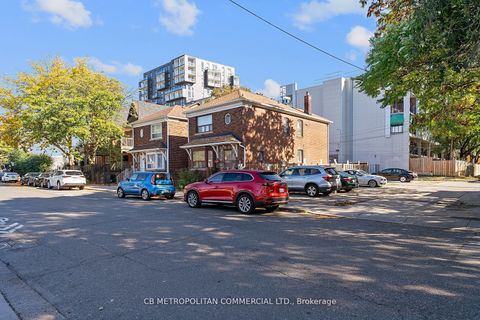15 Augusta Avenue Toronto ON M5T 2K7