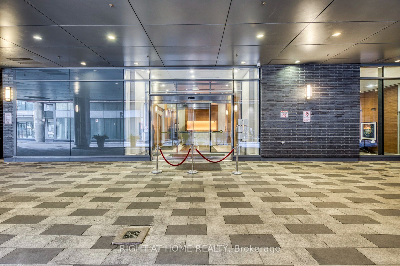 295 Adelaide Street W 1306
