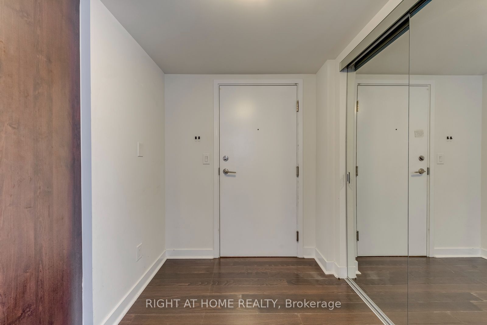 295 Adelaide Street W 1306