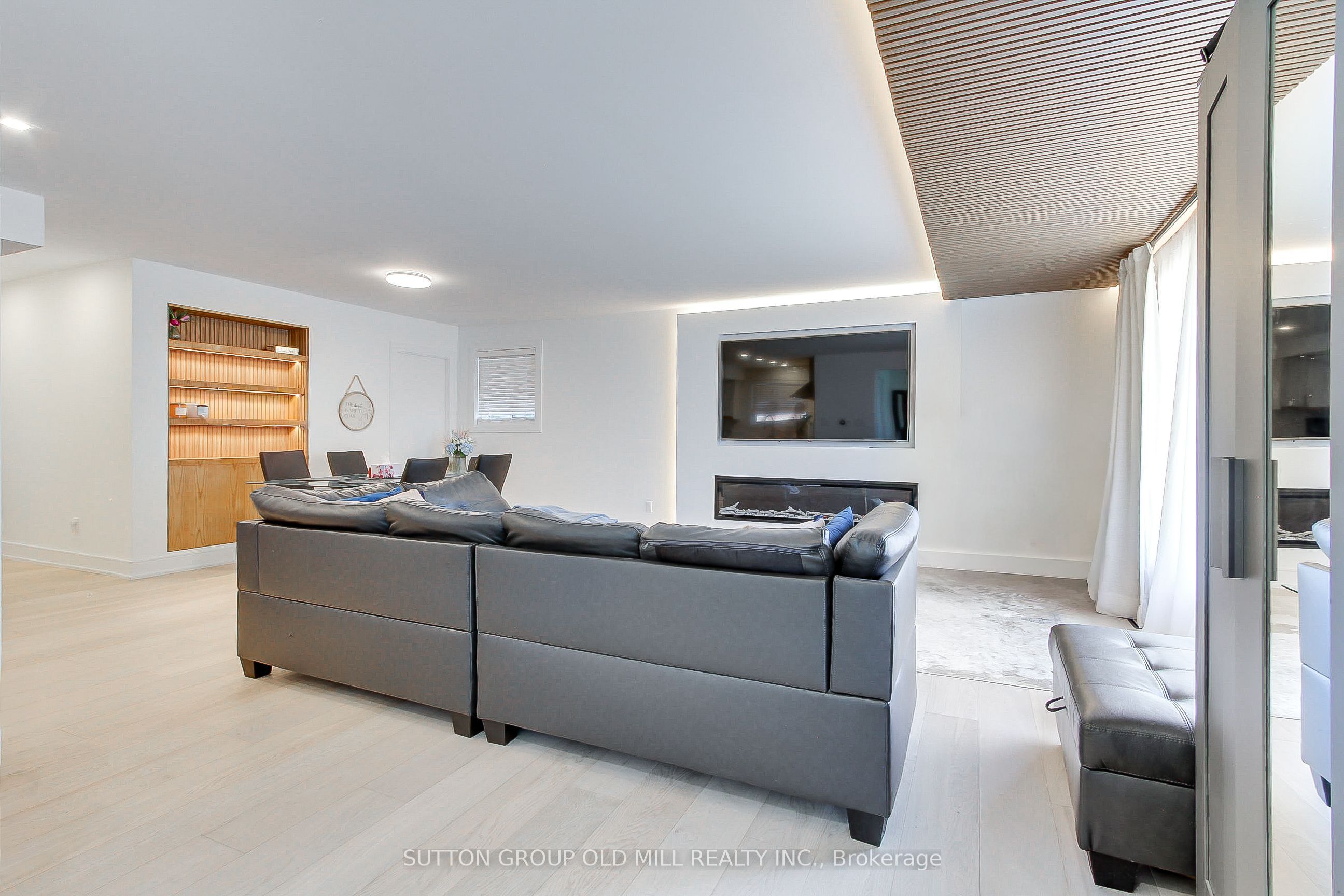 23 Moore Park Crescent