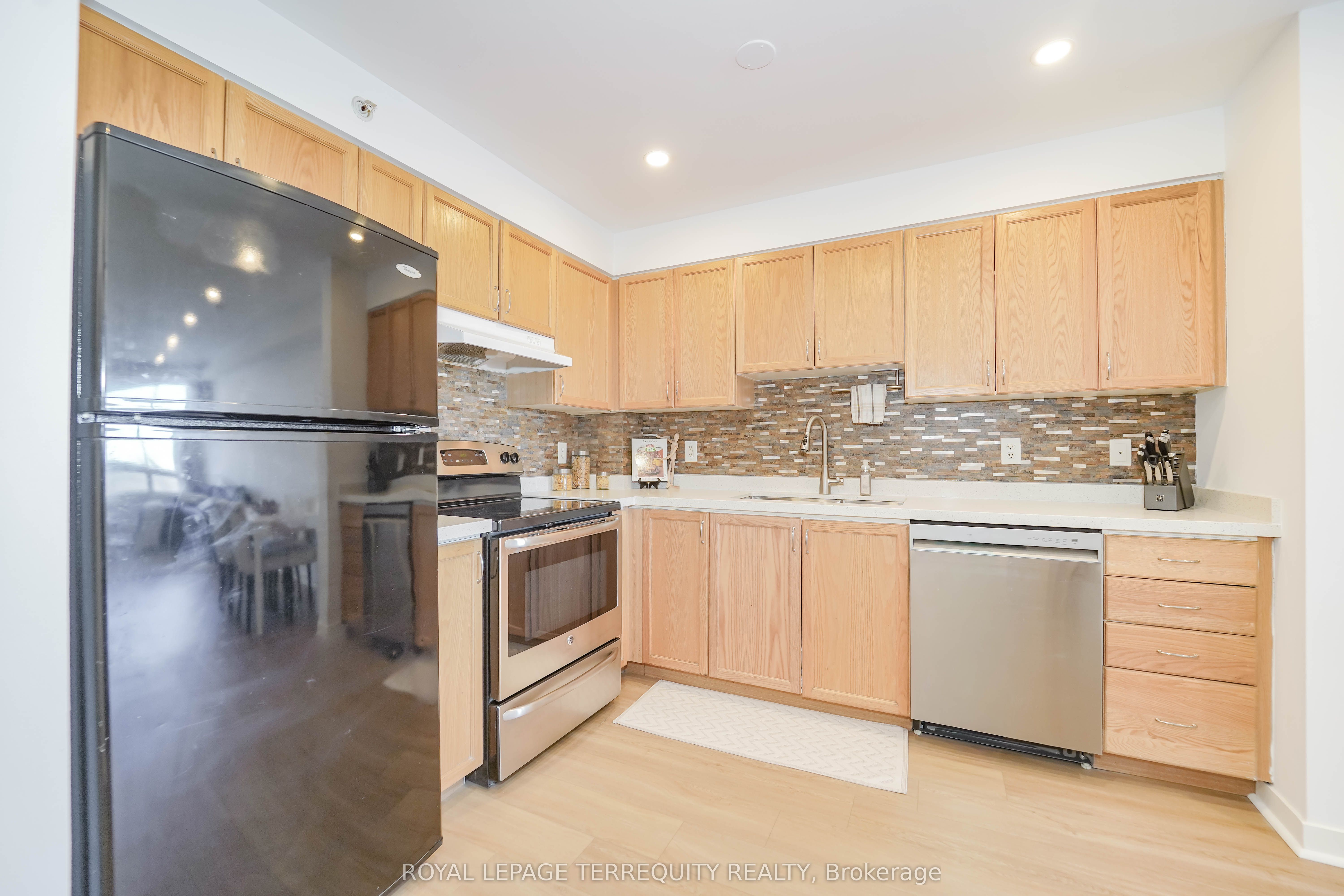 6 Dayspring Circle 2405