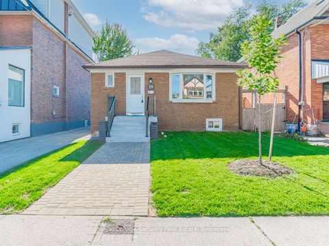 29 Morland Road Main Toronto ON M6S 2M7