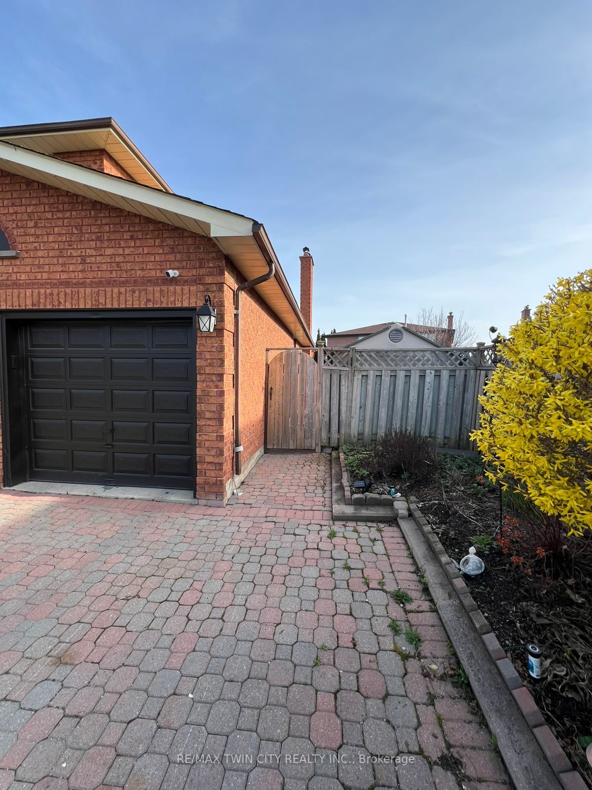 15 Ivory Court