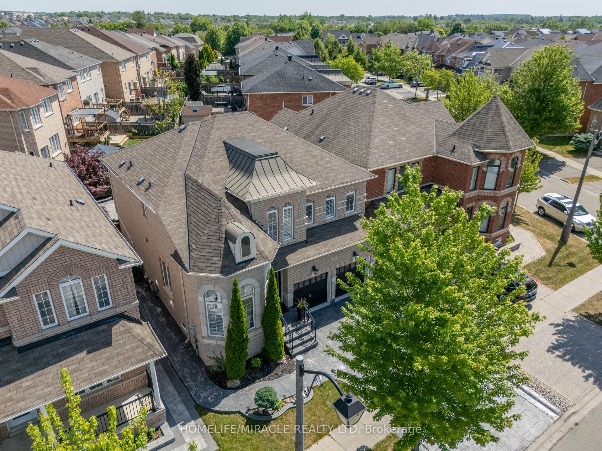 32 Albert Roffey Crescent