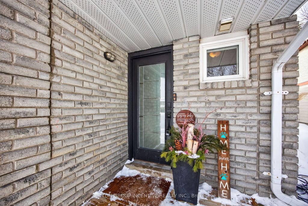 Photo of 56 Shakespeare Crescent, Barrie, ON L4N 6C1 (MLS # S12774214)