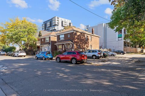 15-19 Augusta Avenue Toronto ON M5T 2K7