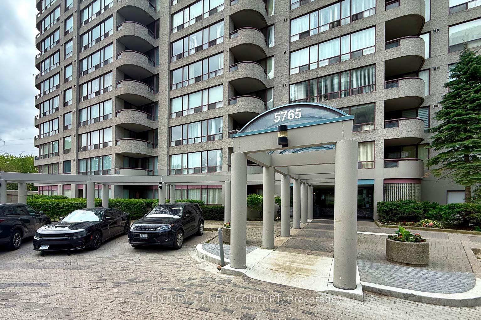 5765 Yonge Street 101