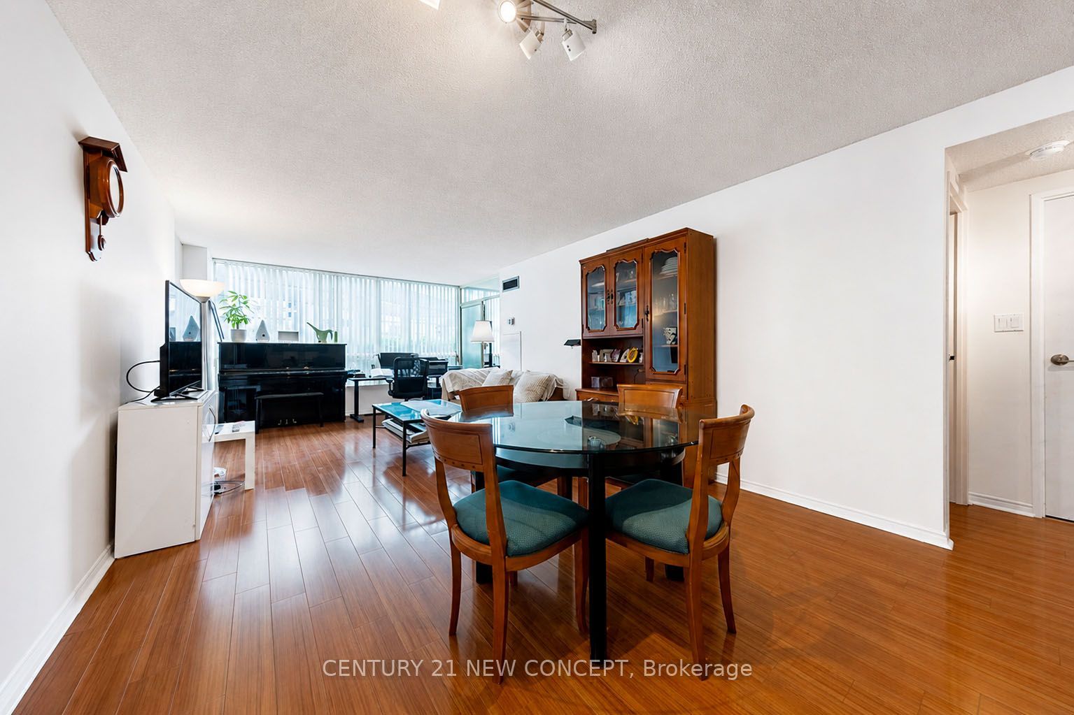 5765 Yonge Street 101