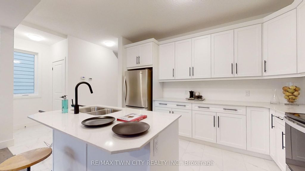 Photo of 14 JULIE Court, London South, ON N5X 3X4 (MLS # X12385480)