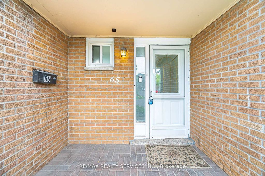Photo of 3525 Brandon Gate Drive #65, Mississauga, ON L4T 3M3 (MLS # W12705090)
