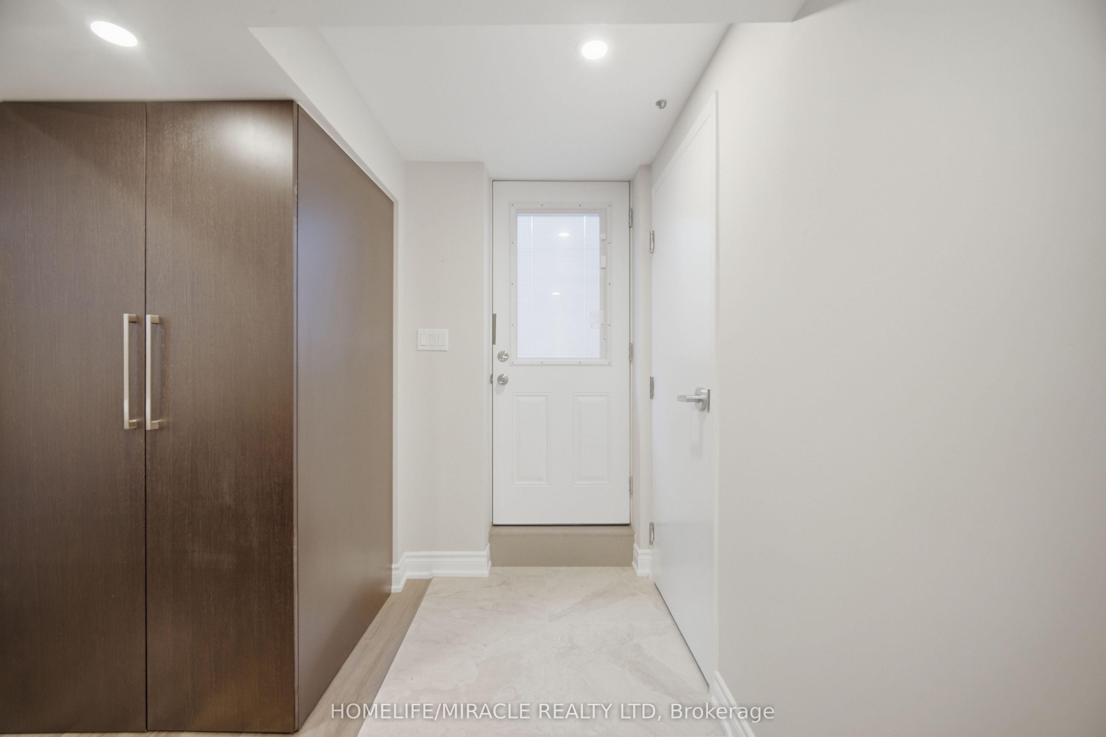 3008 Britannia Road W