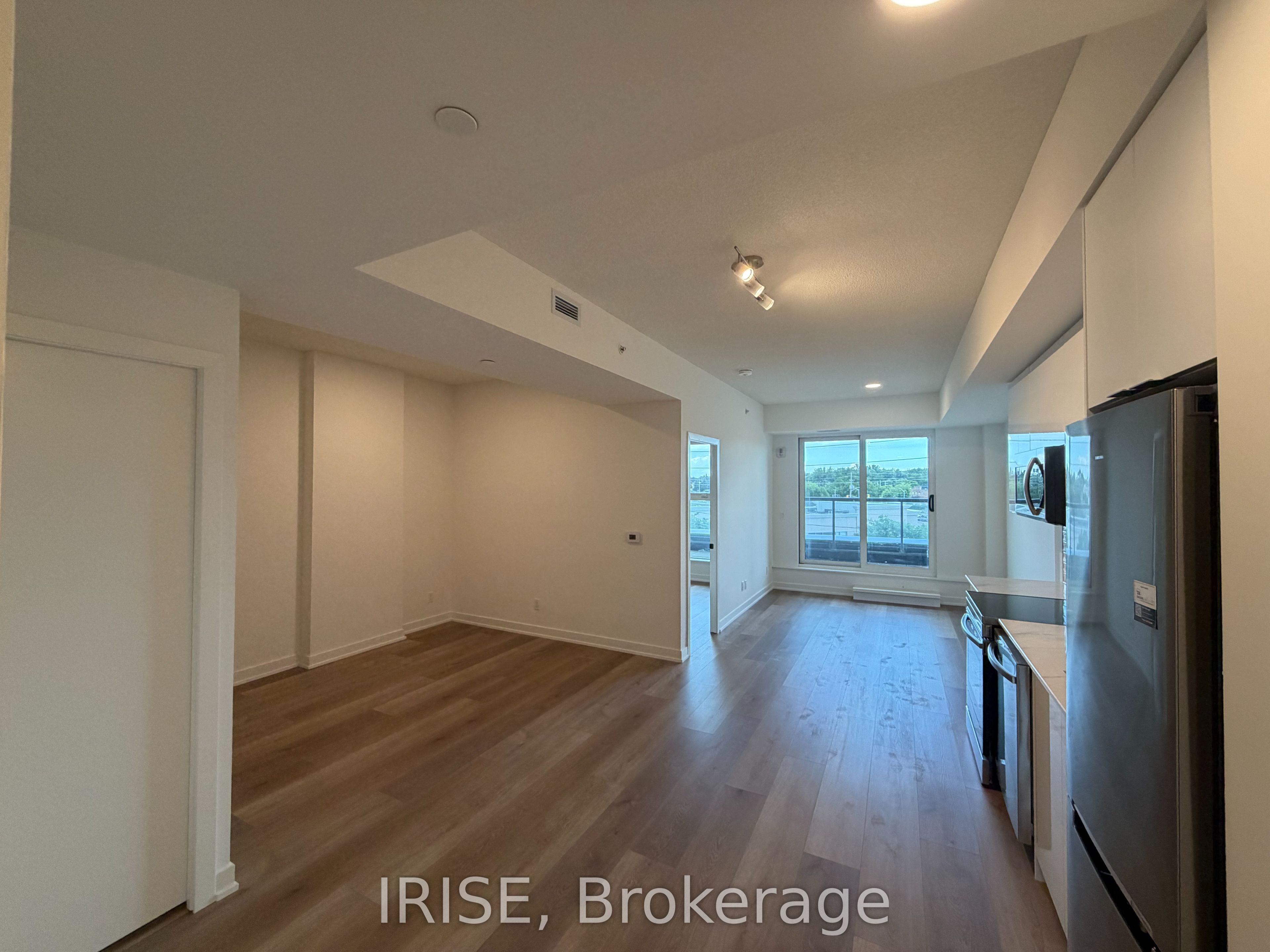 Photo 1 of 8 — 33 Erie Avenue 304, Brantford, ON N3S 0K7