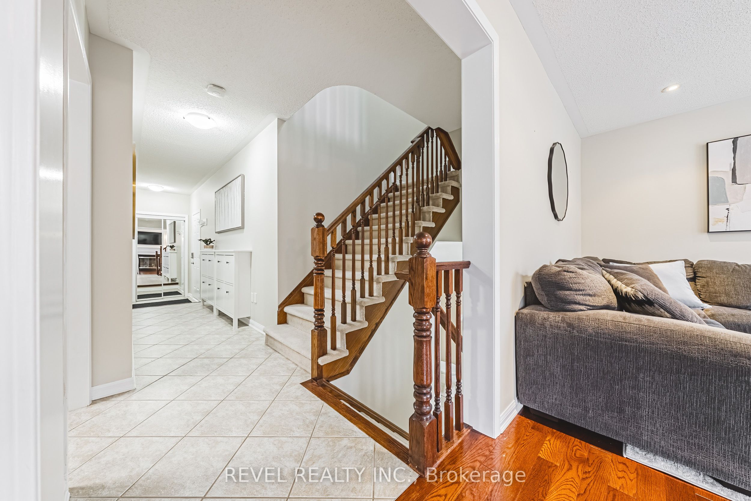 715 Ambroise Crescent