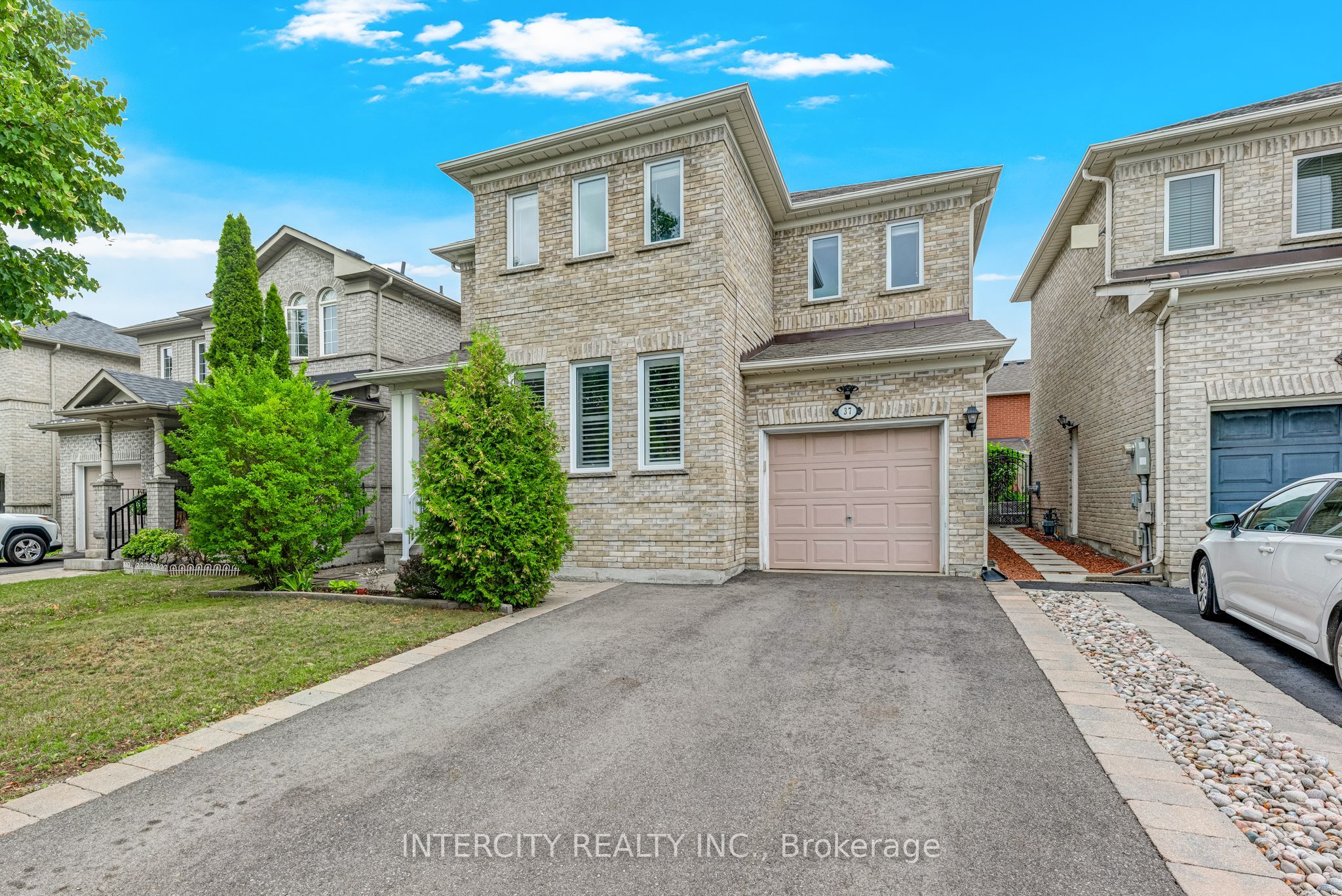 37 Redfinch Crescent
