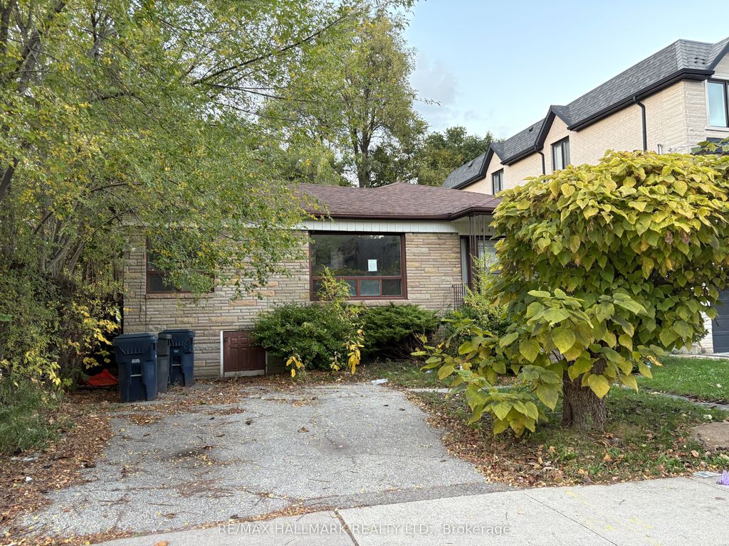 Photo of 146 Bannockburn Avenue, Toronto, ON M5M 2N5 (MLS # C12523212)