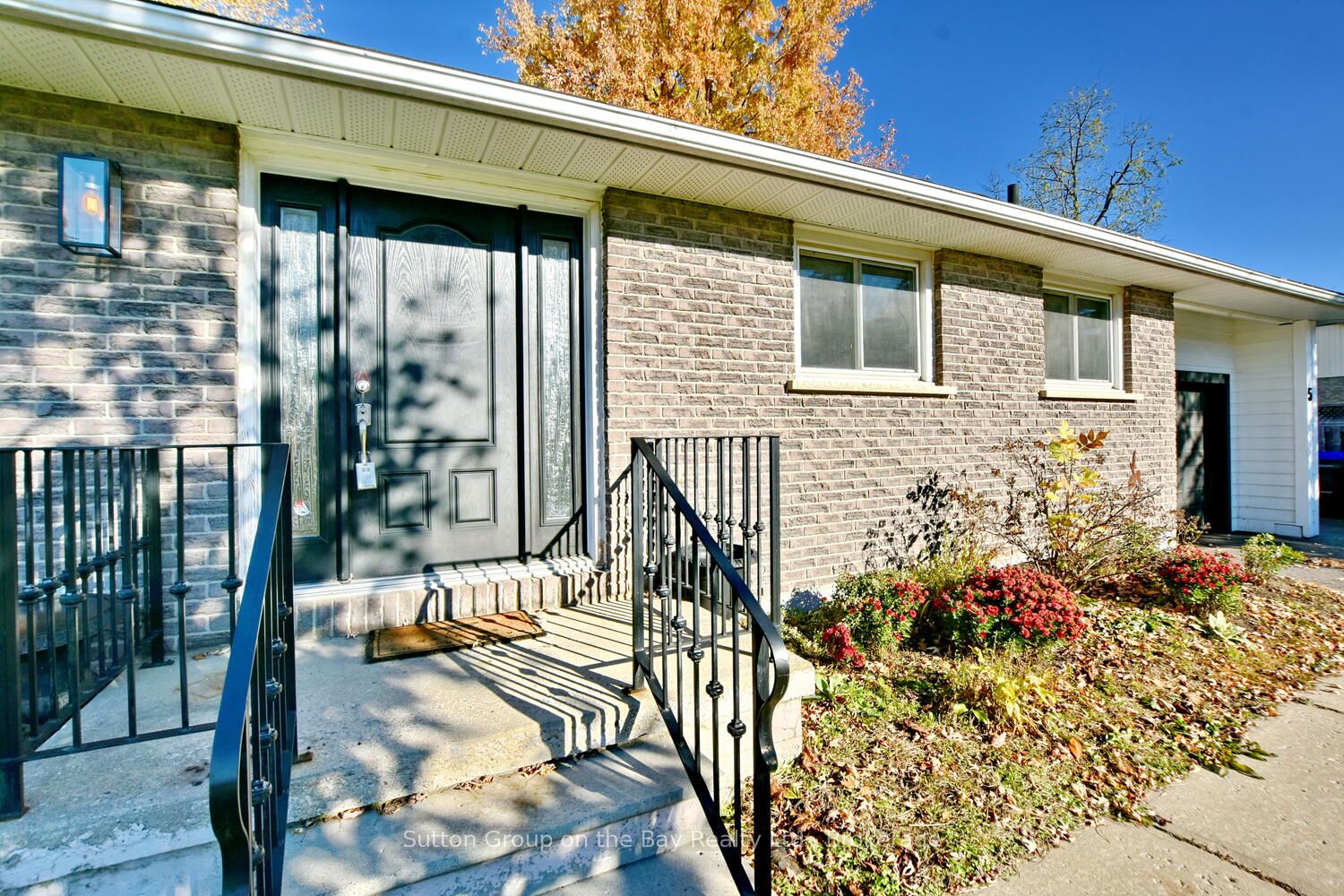 5 BROCK Crescent