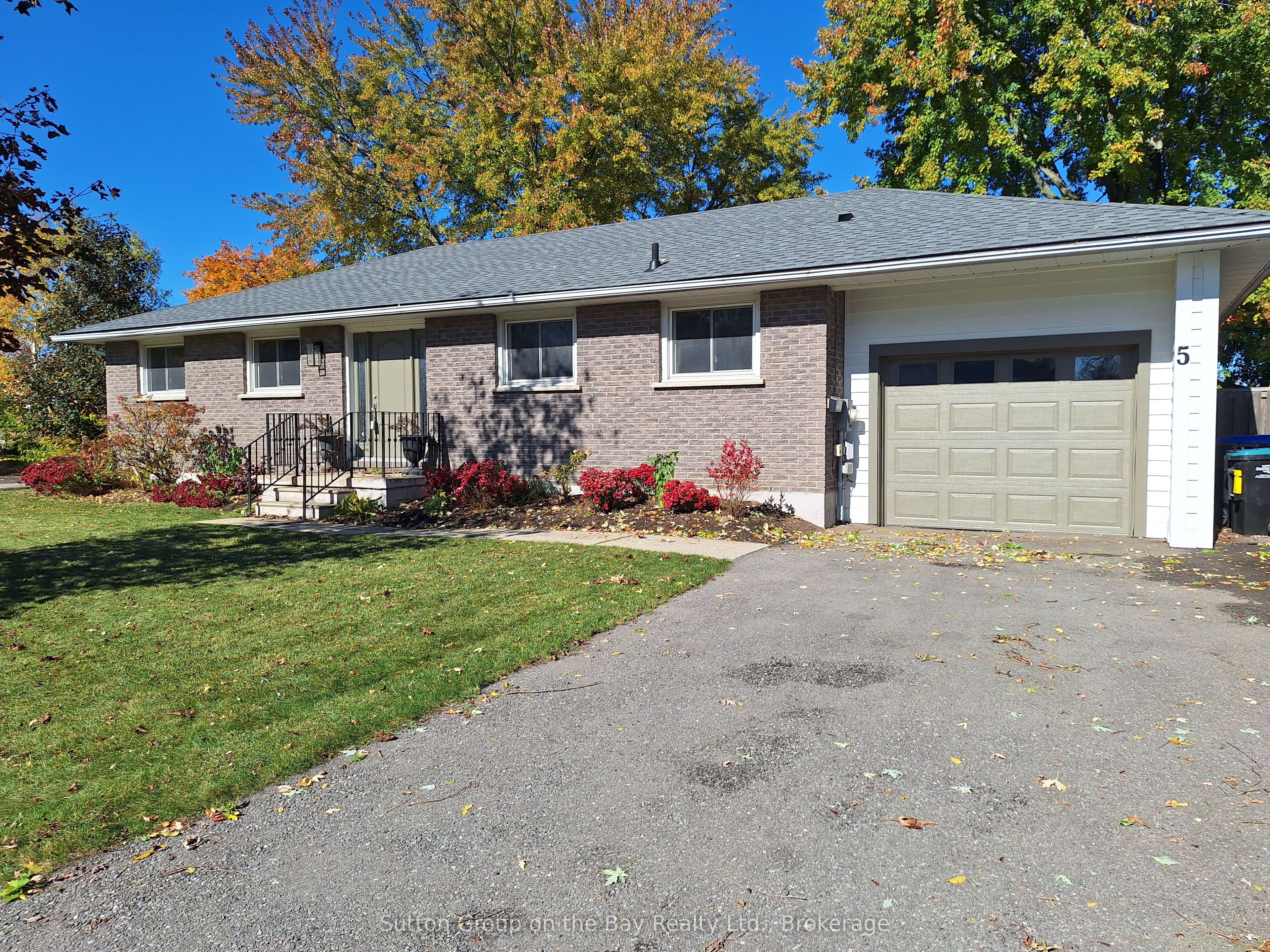 5 BROCK Crescent