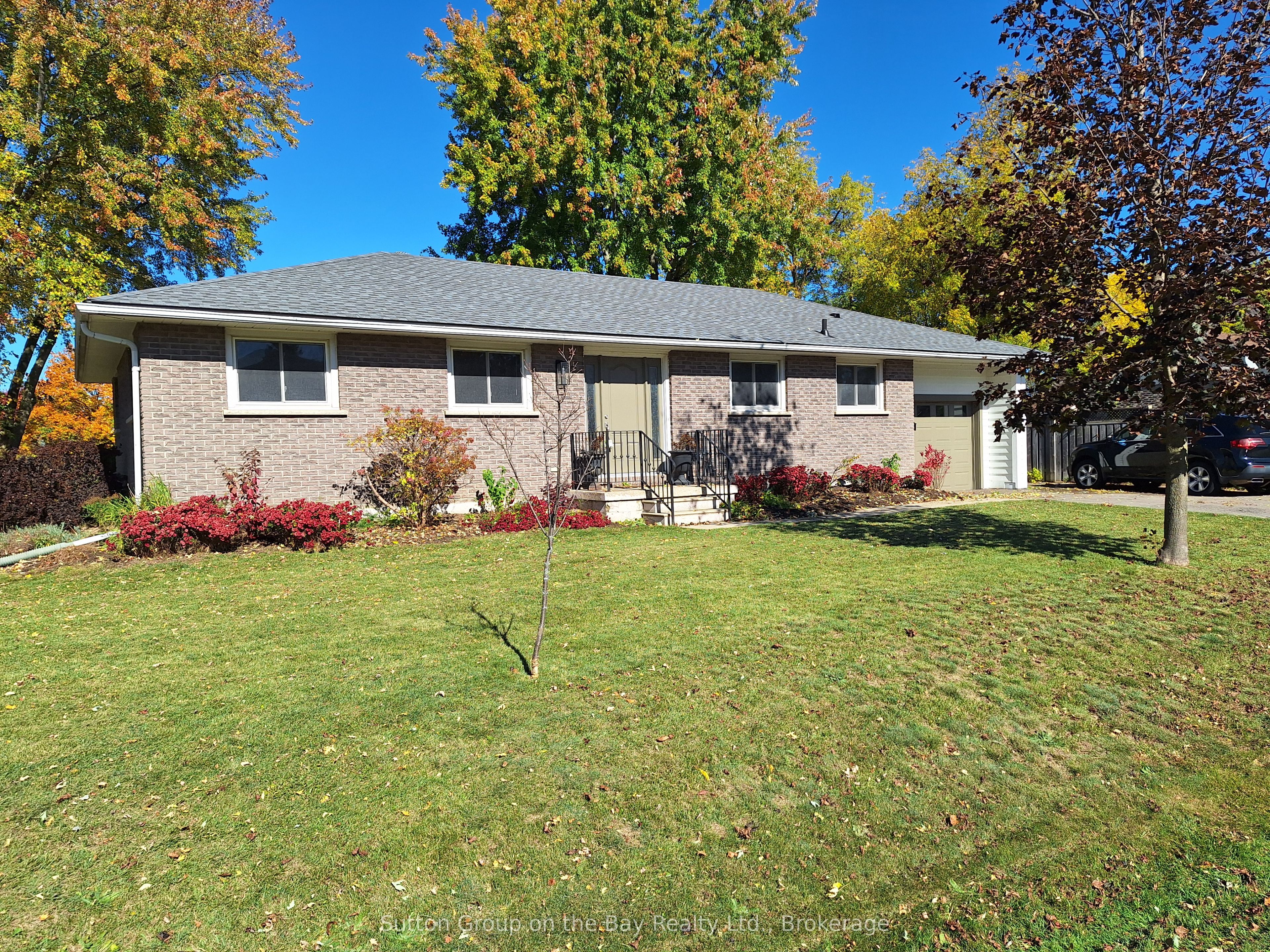 5 BROCK Crescent