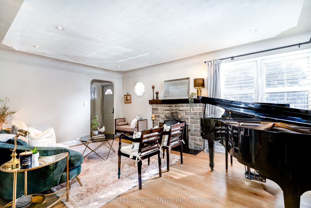 Photo of 3 Fallsview Road, Hamilton, ON L9H 5J7 (MLS # X12744520)