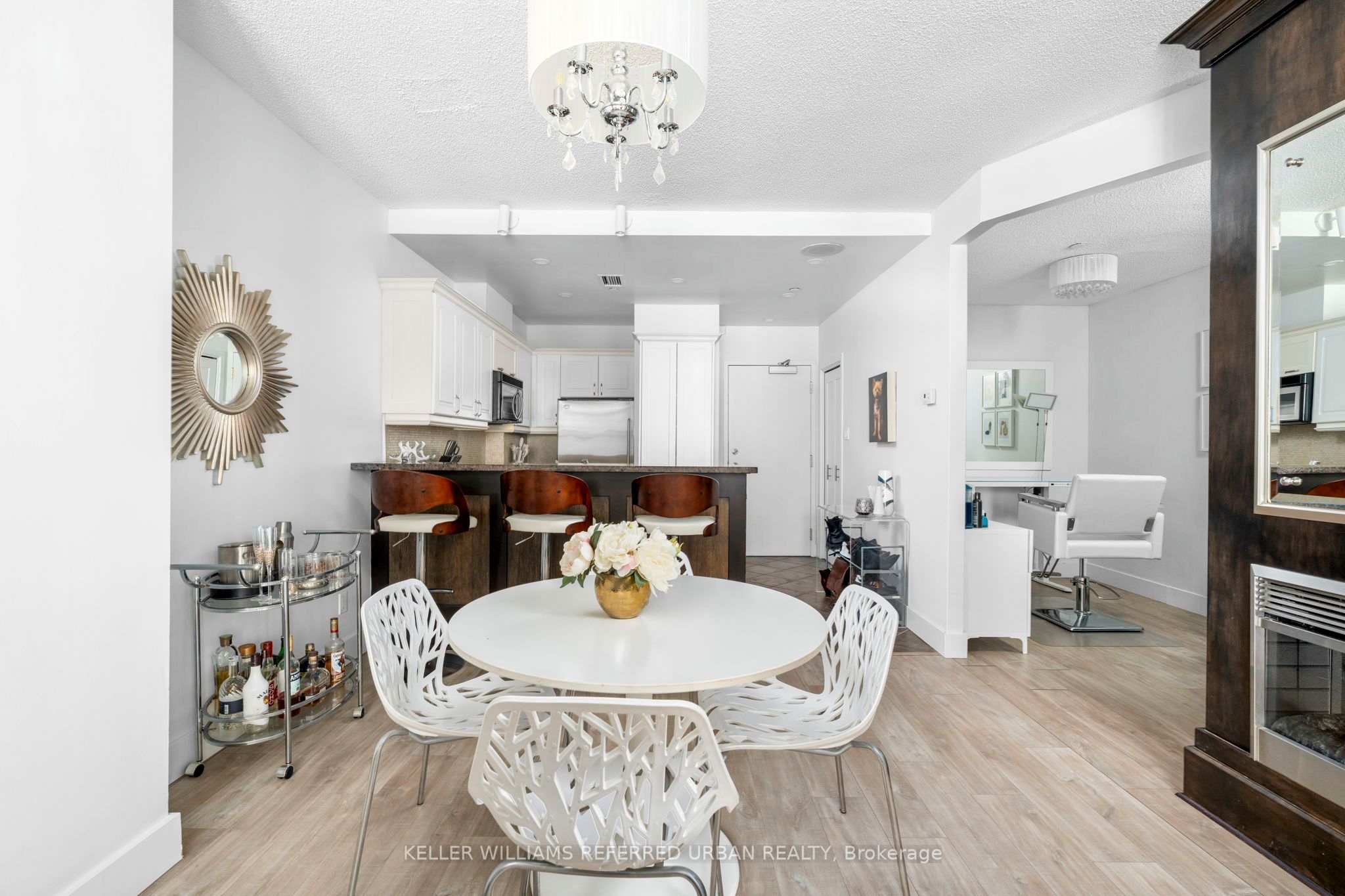 393 King Street W 706