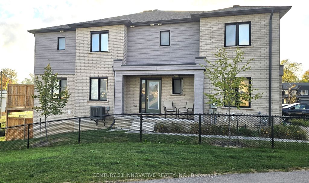 Photo of 92 Pony Way S, Kitchener, ON N2R 0R8 (MLS # X12560730)