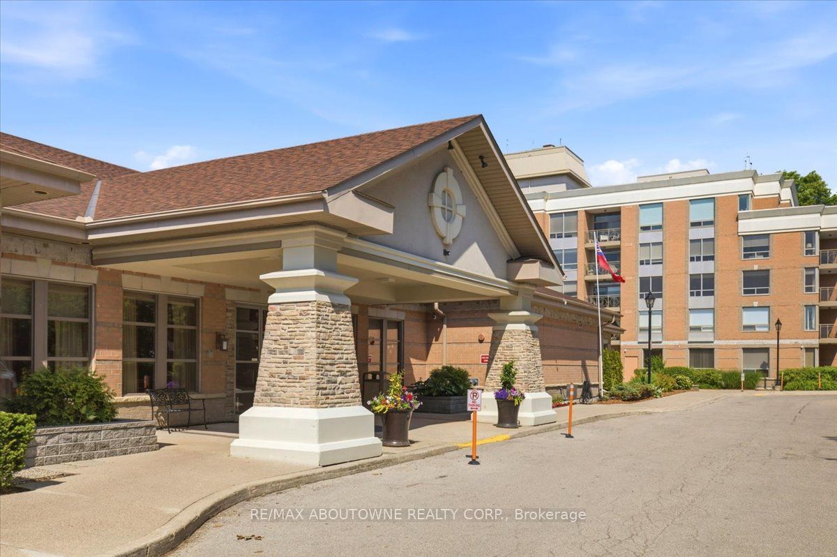 Photo 1 of 32 — 100 Burloak Drive 1207, Burlington, ON L7L 6P6