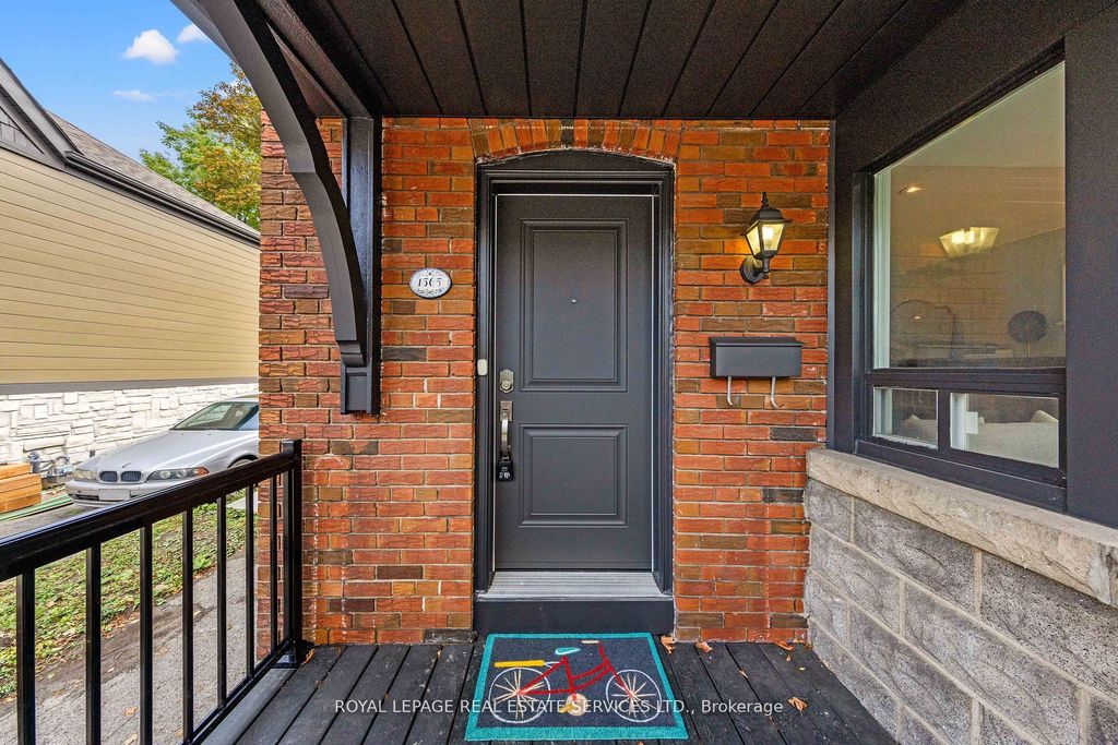 Photo of 1565 Mount Pleasant Road, Toronto, ON M4N 2V4 (MLS # C12452357)